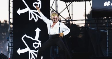 Luftgitarrenweltmeisterschaft 2026 in Oulu: The Angus verteidigt Titel